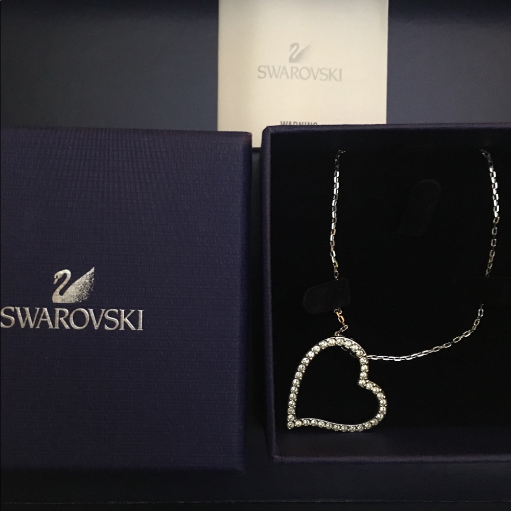 💯 NWT Swarovski heart necklace 💜 💕